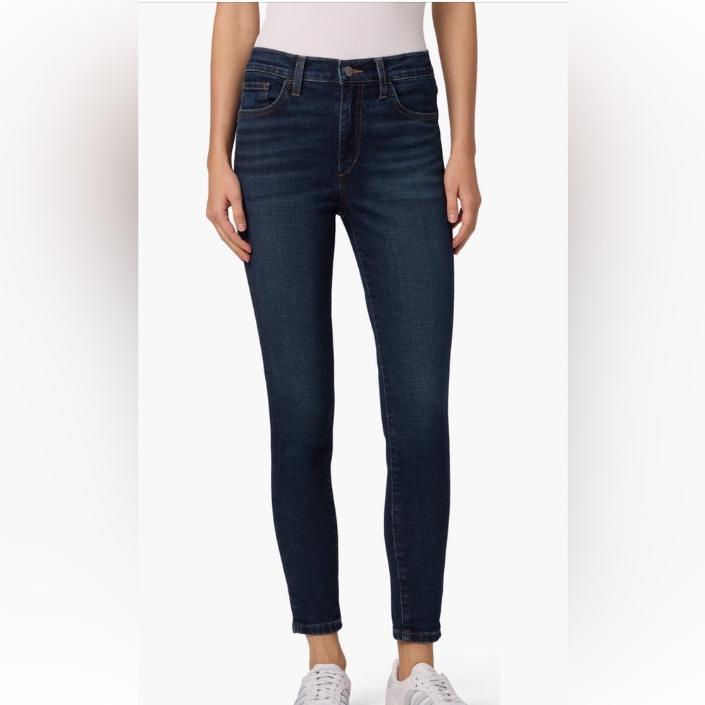 Joe's dark Blue Skinny Jeans size 29 ✨MAKE AN OFFER ✨